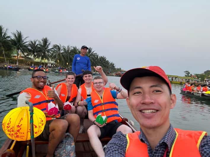 Hoi An City : Boat Ride,Release Flower Lantern & Street Food - Good To Know