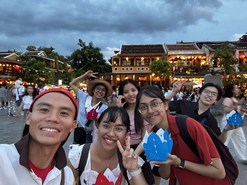 Hoi An City Highlights Walking Tour with Dinner & Lantern Release - Dinner as part of the evening
