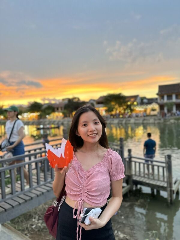 Hoi An City Highlights Walking Tour with Dinner & Lantern Release - Guides, pace, and group comfort