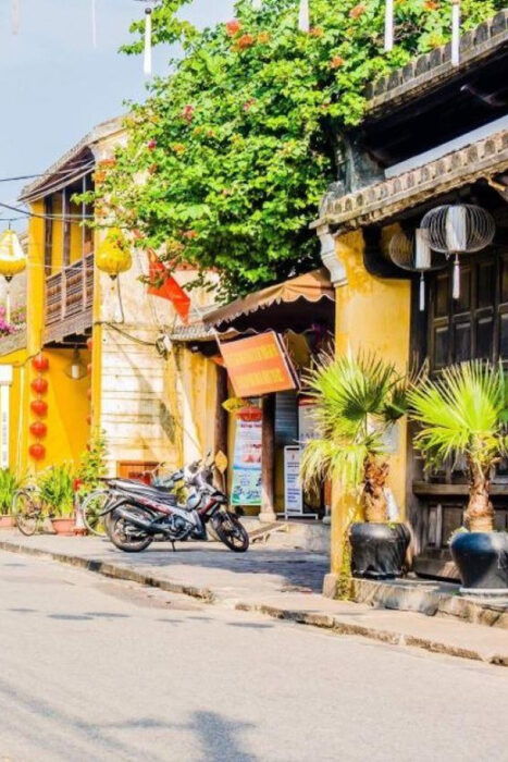 Hoi An: City Tour With Boat Ride and Lantern Release - Discovering the Japanese Bridge and Ancient Houses