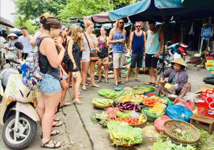 Hoi An/Da Nang: Market Tour, Boat Ride, and Cooking Class - Mastering the Art of Vietnamese Cuisine