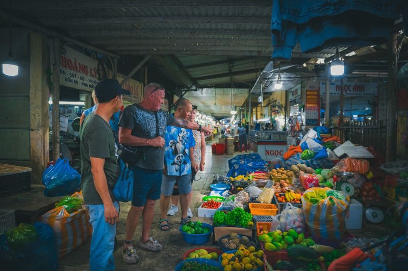 Hoi An Evening Street Food Tour with a Local Guide - Should you book the Hoi An food tour?