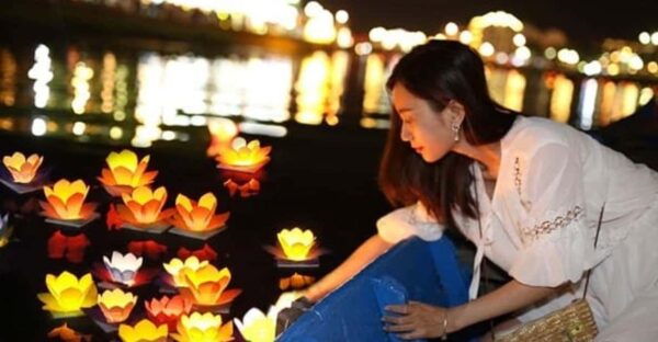 Hoi An: Floating Flower Lantern River Boat Ride at Night - Tips for a Memorable Ride