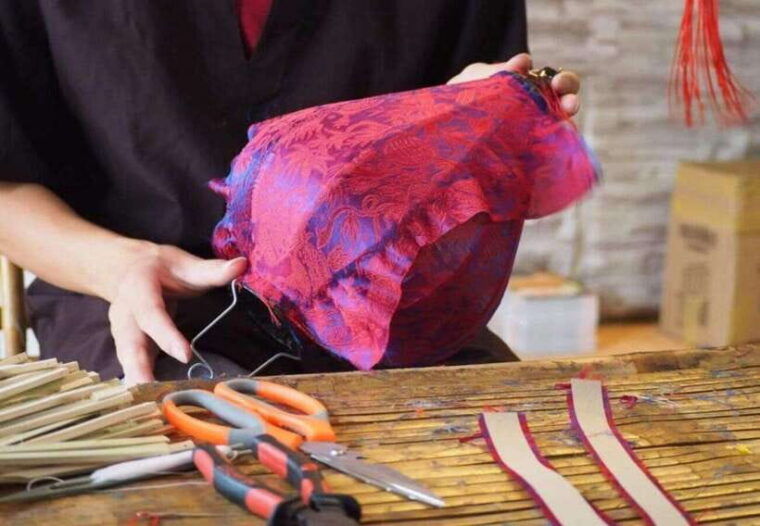 Hoi An: Foldable Lantern Making Class With Local Family - Personalization and Creativity