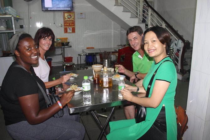 Hoi an Food Trail by Night With Boat Trip - Background
