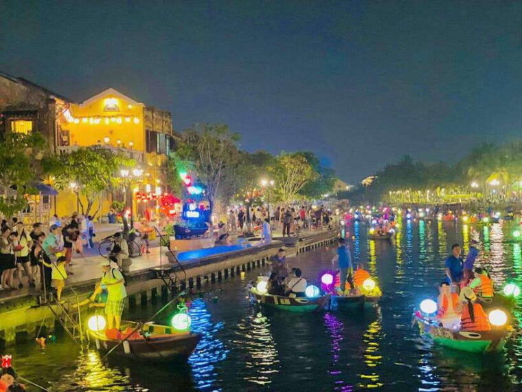 Hoi An: Hoai River Boat Ride With Flower Lantern Release - Captivating Boat Cruise Experience