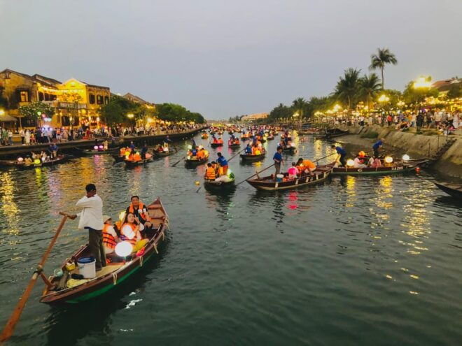 Hoi An: Hoai River Boat Trip by Night and Floating Lantern - Whats Included in the Trip