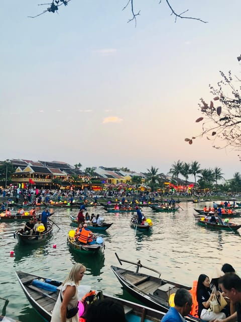 Hoi An: Hoai River Boat Trip by Night and Floating Lantern - Meeting Point and Pickup Details