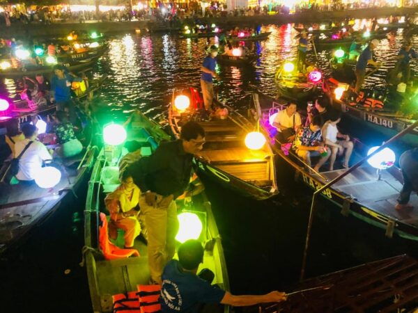 Hoi An: Hoai River Boat Trip by Night and Floating Lantern - Best Time to Experience Hoi An