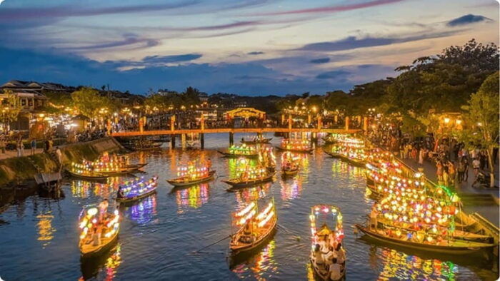 Hoi An: Hoai River Boat Trip by Night With Release Lantern - Exploring Hoi Ans Charm at Night