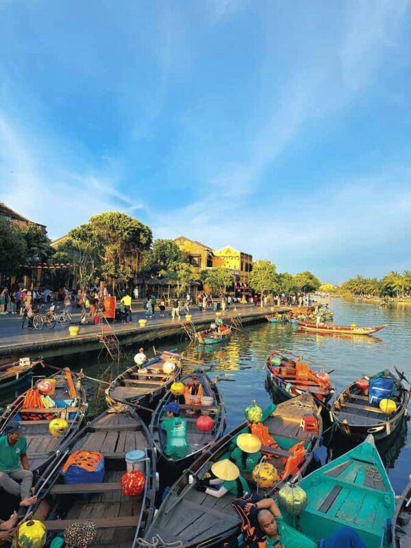 Hoi An: Hoai River Boat Trip by Night with Release Lantern - Comparing Similar Experiences