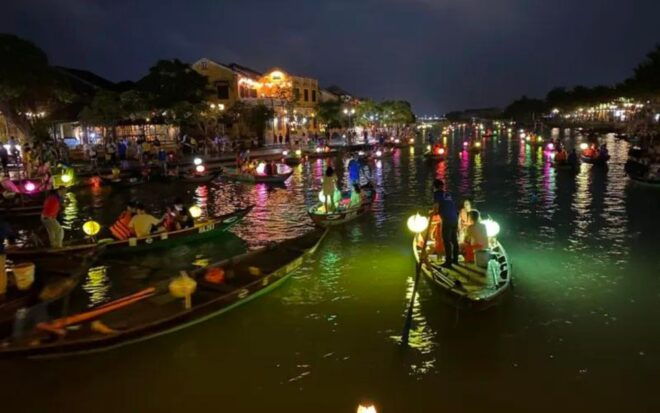Hoi An: Hoai River Boat Trip by Night With Release Lantern - Visit Hoi Ans Night Market