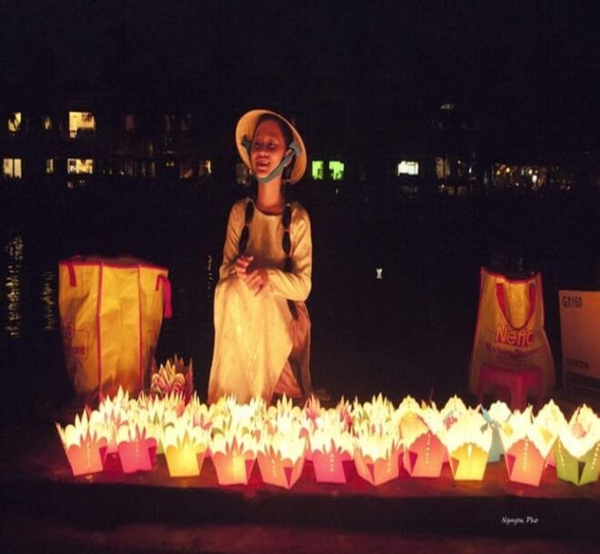Hoi An: Hoai River Night Boat Trip and Floating Lantern - What to Expect
