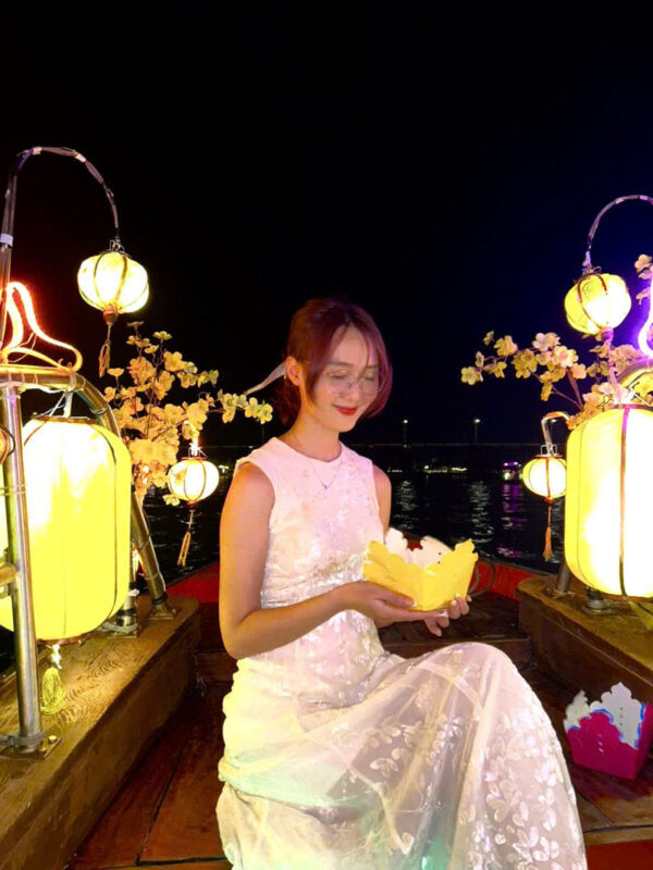 Hoi An: Hoai River Premium Boat Ride & Floating Lantern Experience - Timing your ride for the lights