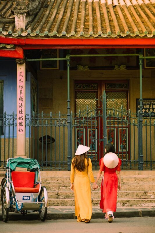 Hoi An Instagram Private Tour - Alleys, yellow walls, and street vendors