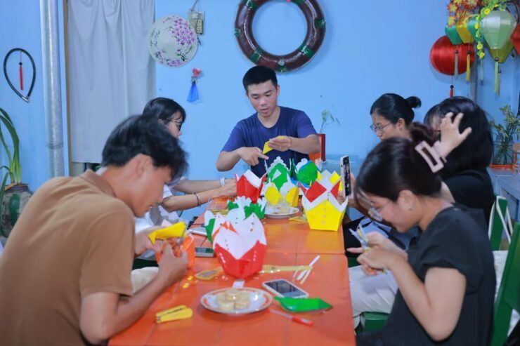Hoi An: Lantern Boat Trip & Flower Lantern Making Class. - Itinerary Breakdown