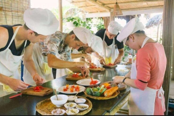 Hoi An: Market Tour & Vegetarian Cooking Class - Basket Boat - Good To Know