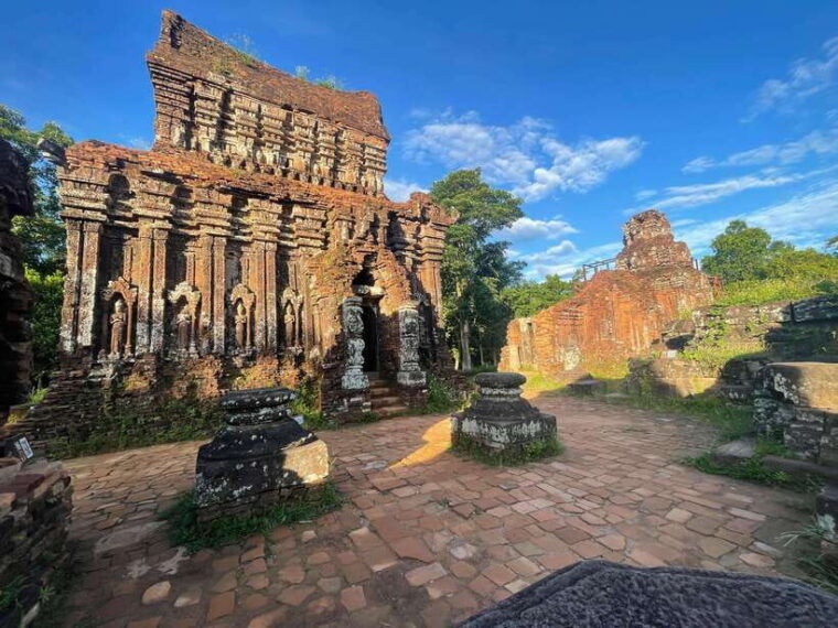 Hoi An: My Son Ruins: Guide-Bus-Boat-Cultural Show-Lunch - Inclusions