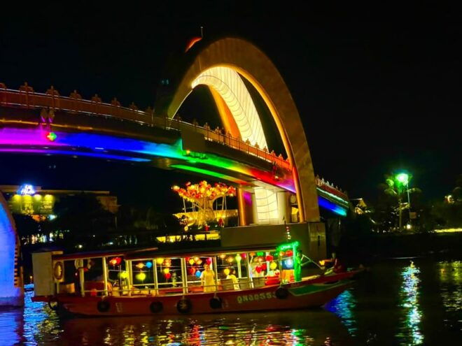HOI AN NIGHT MARKET & BOAT TRIP WITH LANTERN - Included Features