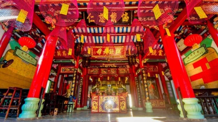 HOI AN NIGHT MARKET & BOAT TRIP WITH LANTERN - Discovering the Japanese Covered Bridge and Assembly Hall