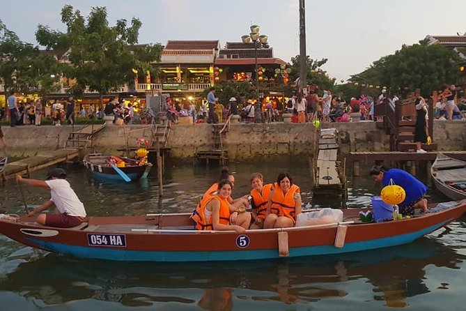 Hoi an Nightlife Tour With Hoi an Ancient Walking Tour, Boat Ride, Night Market - Common Questions