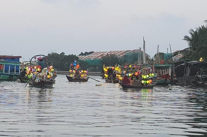 Hoi an Nightlife With Walking Tour, Night Market, Lantern Area, Sampan Boat Ride - Sampan Boat Ride