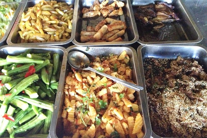 Hoi an Old Town Food Tour With Small Group at Night - Group Size and Atmosphere