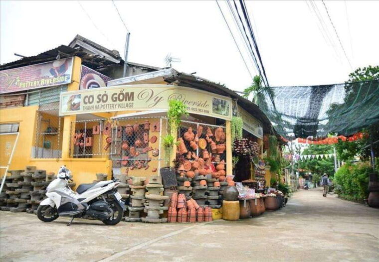 Hoi An: Pottery Making Workshop With Local Craftsmen - Souvenirs and Local Gifts
