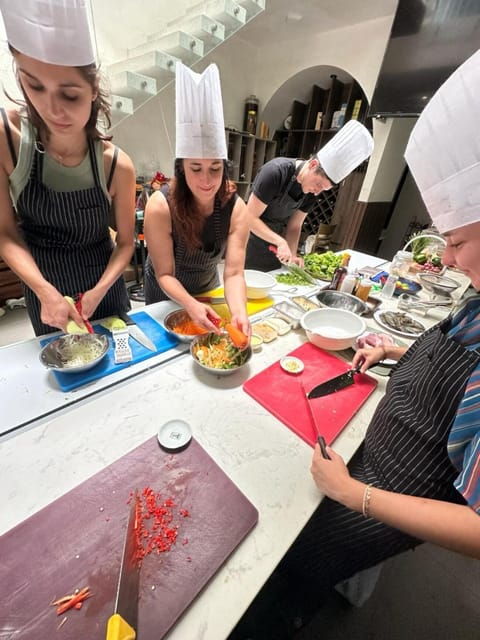 Hoi An: Private Cooking Class And Explore Local Market Trip - Inclusions and Amenities