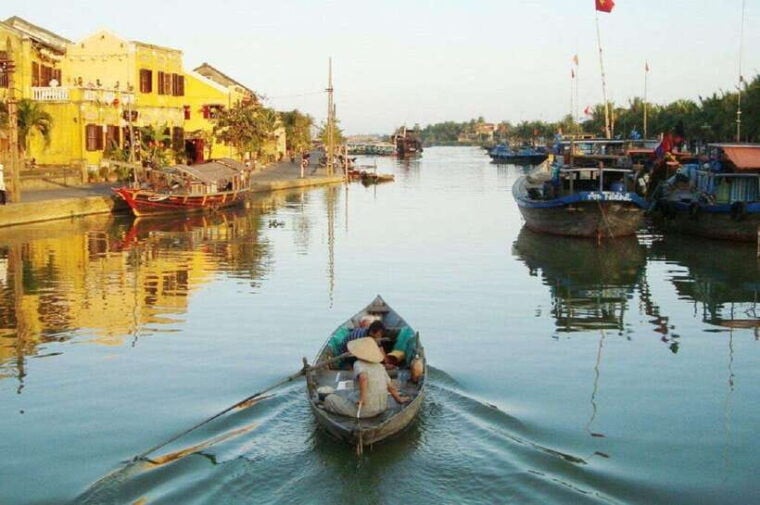 Hoi An: Private Lantern Cruise on the Thu Bon River - Inclusions
