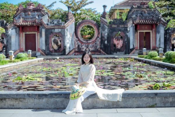Hoi An: Private Photoshoot and Guided Walking Tour - Booking Process