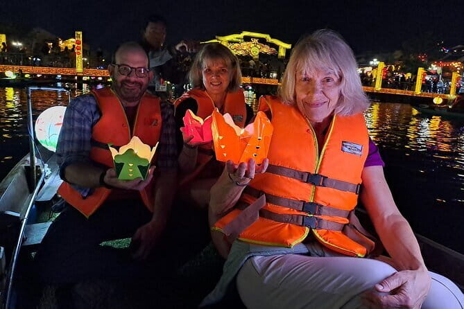 Hoi An street foods, night market and lantern boat ride - Good To Know