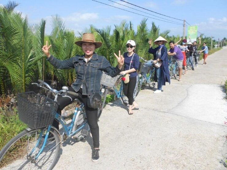 Hoi An: Tra Que Vegetable Village by Bike & Lantern Making - Experience Highlights