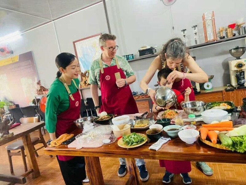 Hoi an: Vegan Cooking Class with Lantern-Making - Exploring the Experience Step-by-Step