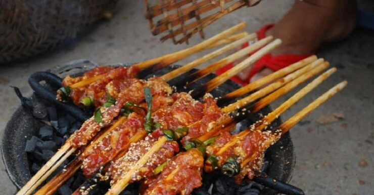 Hoi An Walking Street Food Tour by Local Guide - Good To Know