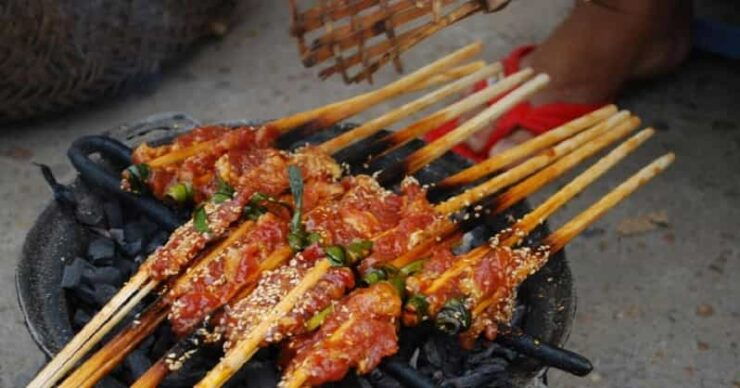 Hoi An Walking Street Food Tour by Local Guide - Itinerary Highlights