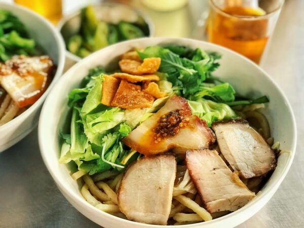 Hoi Ans Street Food Scene: Unforgettable Flavors - Local Guides and Their Knowledge