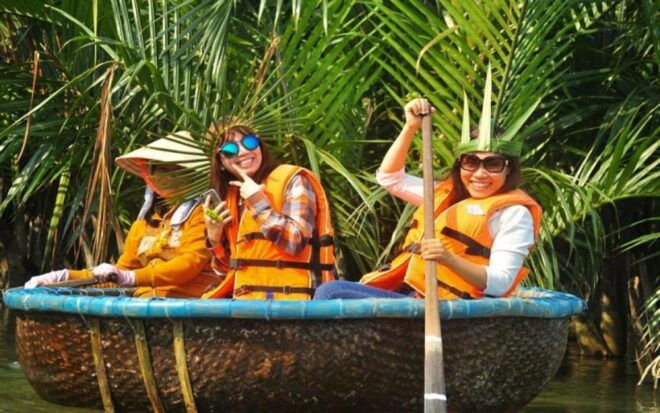 Hoian: Bay Mau Vegan Cooking Class, Market &Basket Boat Trip - Market Exploration
