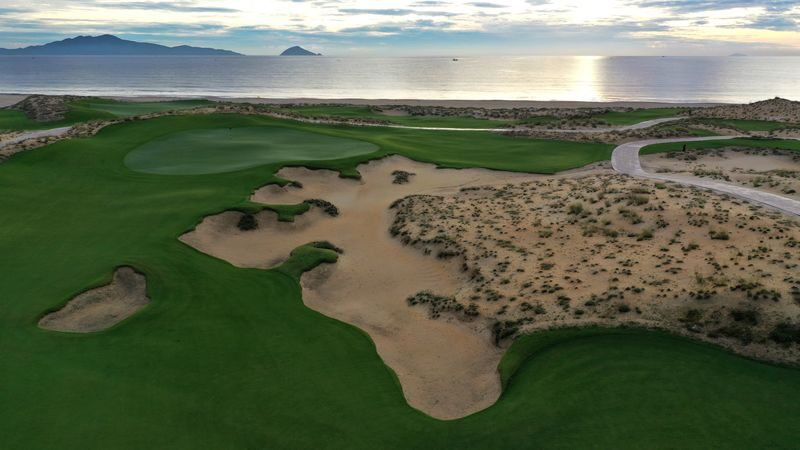 Hoiana Shores Premium Golf Experience in Hoi An - Arrival, practice balls, and the clubhouse
