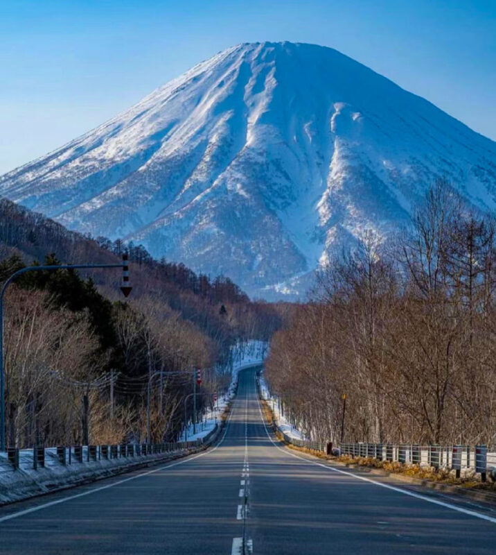 Hokkaido Autumn Maple Viewing Limited - Lake Toya Jozankei Onsen & Mount Yotei Spring Water Park & Lake Toya Showa Shinzan Bear Ranch Day Tour - A full day of Hokkaido scenery, not a leisurely town visit