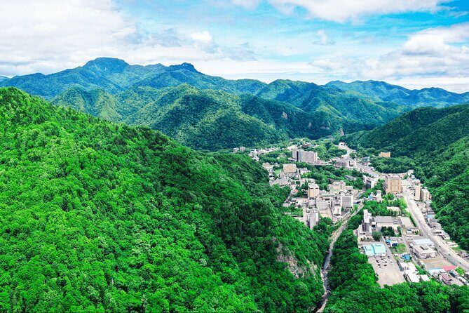 Hokkaido Day Tour: Lake Toya, Noboribetsu and Mount Usu - Analyzing the Value