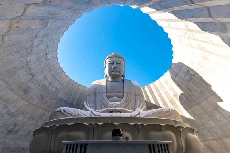 Hokkaido Hill Buddha, Noboribetsu Jigokudani, and Lake Toya Small Group Tour | Departing from Sapporo | Driver-Guide Service with Optional Hotel Pickup and Drop-off - Lake Toya: open water and a slower pace