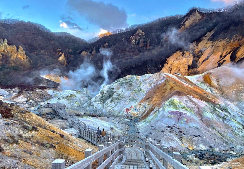 Hokkaido Hill Buddha, Noboribetsu Jigokudani, and Lake Toya Small Group Tour | Departing from Sapporo | Driver-Guide Service with Optional Hotel Pickup and Drop-off - The pace: independent time, with a fixed return
