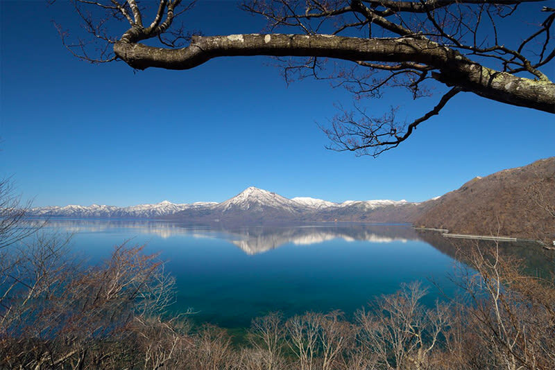 Hokkaido Lake Toya Fireworks Festival, Lake Shikotsu & Bear Ranch & Observation Deck Day Tour (boat cruise optional) - Dinner, foot baths and free time by the lake