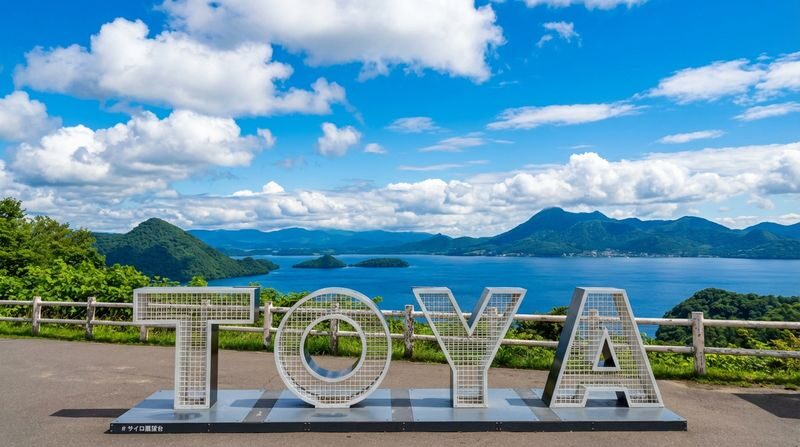 Hokkaido: Lake Toya Snowmobile & Noboribetsu Hell Valley & Bear Ranch & Lake Hill Farm Day Tour - One day, several sides of Hokkaido