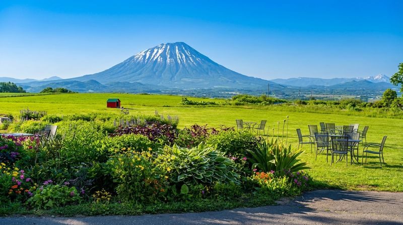 Hokkaido: Lake Toya Snowmobile & Noboribetsu Hell Valley & Bear Ranch & Lake Hill Farm Day Tour - Toyako Onsen, then the bear ranch