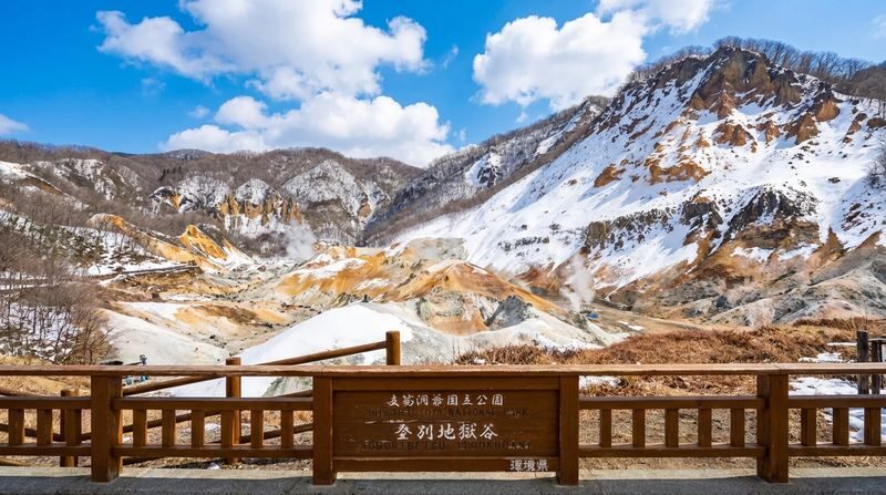 Hokkaido Noboribetsu Day Tour | Kyogoku Fuki-dashi Park, Lake Toya (Optional Snowmobile in Winter), Showa-shinzan Bear Ranch, Noboribetsu Jigokudani Day Tour | Departing from Sapporo - A Sapporo day out with four kinds of Hokkaido
