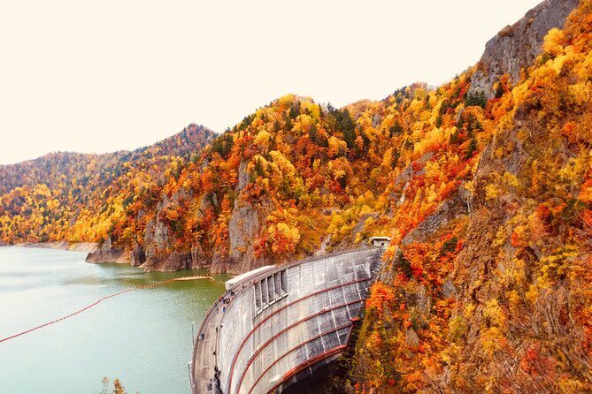 Hokkaido One-Day Tour: Hoheikyo Gorge, Jozankei, Lake Toya, Showa Shinzan, and Mount Yotei Spring Water Park (Departing from Sapporo) - Lake Toya: make the most of your lakeside minutes