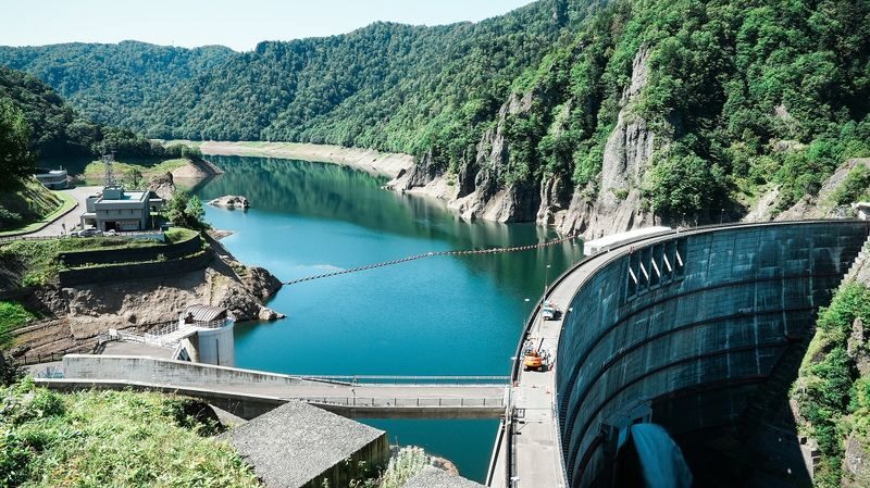 Hokkaido One-Day Tour: Hoheikyo Gorge, Jozankei, Lake Toya, Showa Shinzan, and Mount Yotei Spring Water Park (Departing from Sapporo) - Showa Shinzan and the Usuzan Ropeway