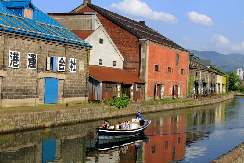 Hokkaido: Otaru Canal Cruise and Seal Engraving Experience - A canal outing with a useful souvenir